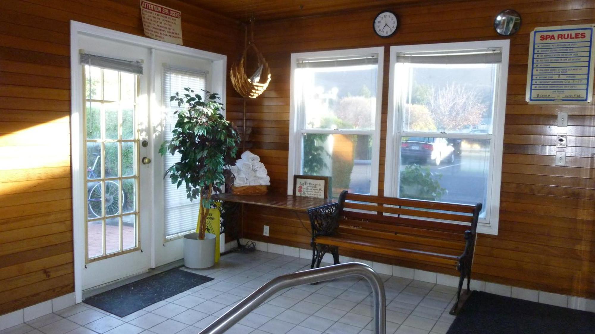 The Ranchland Inn Камлупс Екстериор снимка